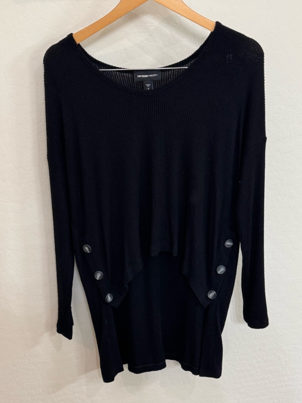 Fifteen Twenty Black Ribbed Knit Top – High-Low Hem Side Button Detail Small